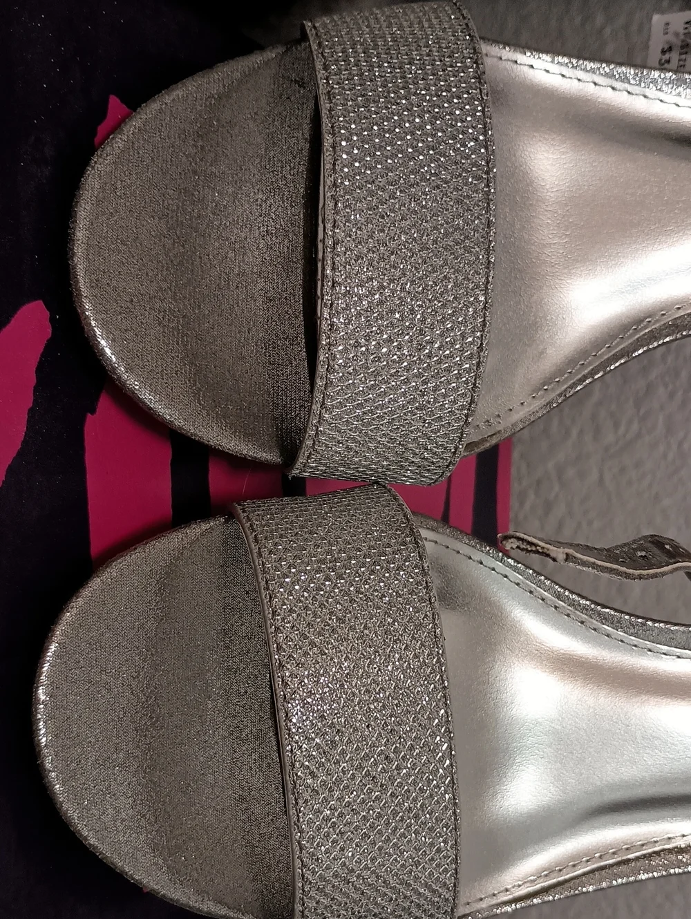 FIONI  Silver Glitter Strap Sandals for Women. SZ 7